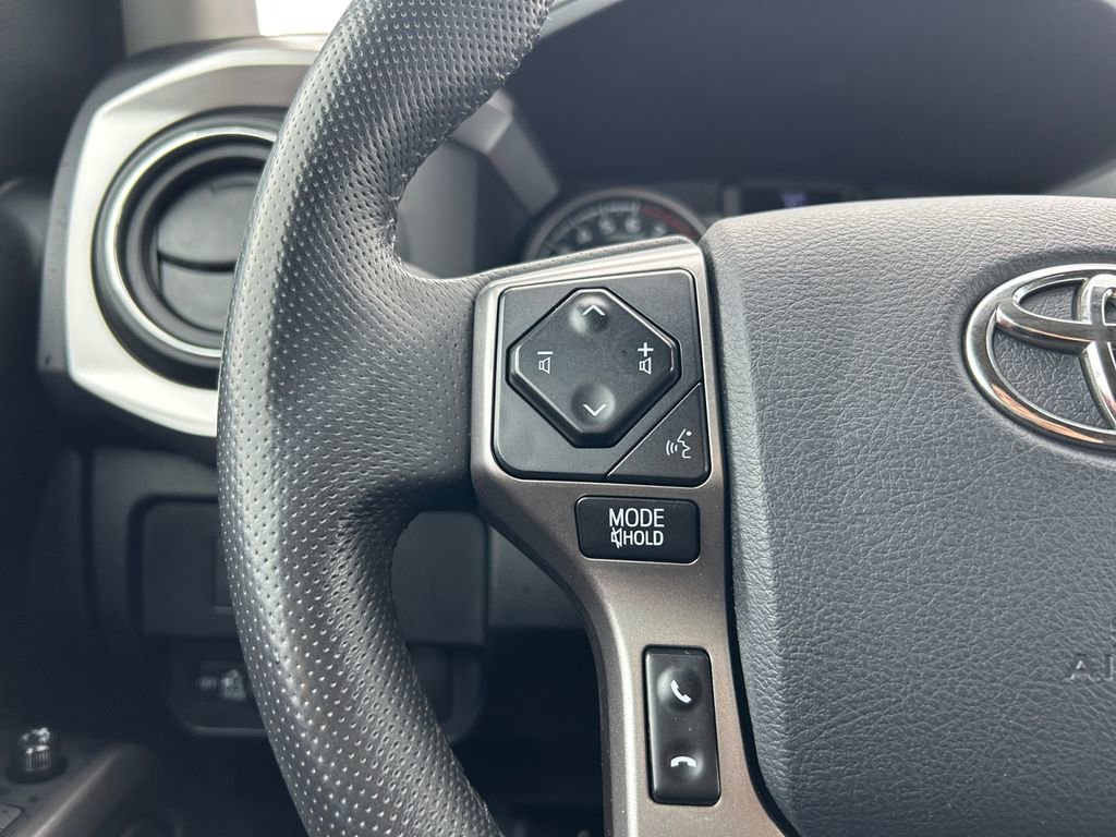 Used 2020 Toyota Tacoma SR5 AWD/4WD image 18