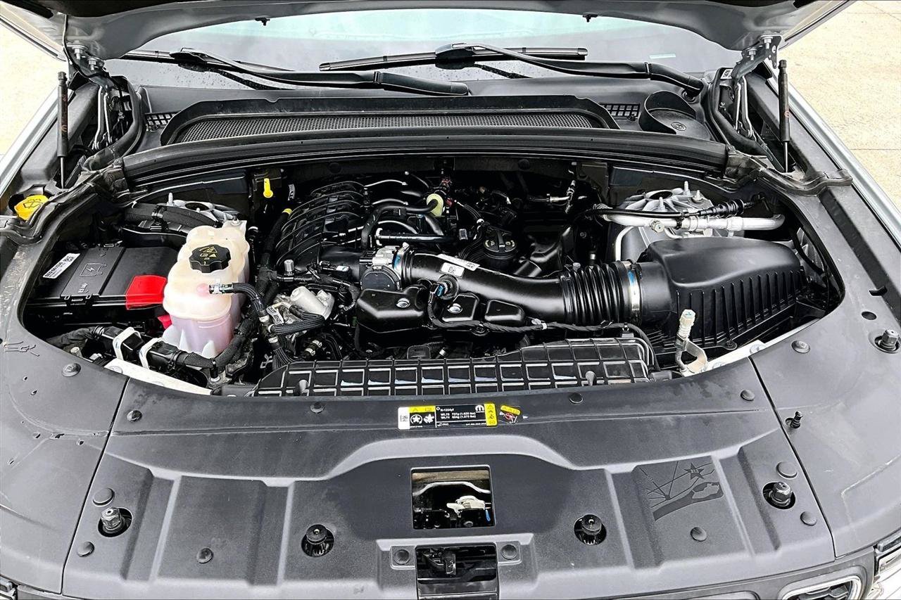 Used 2024 Jeep Grand Cherokee Laredo AWD/4WD image 30