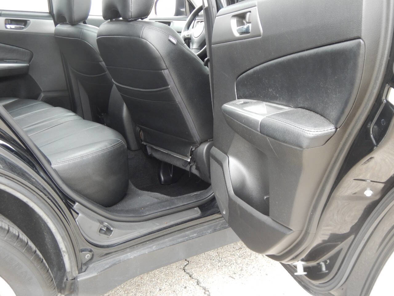 Used 2011 Subaru Forester 2.5X Premium w/ All-Weather Pkg image 32