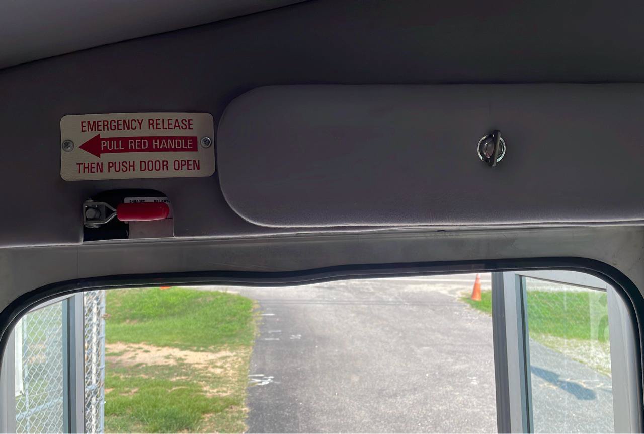 Used 2015 Chevrolet Express 3500 w/ Shuttle Bus Package RWD image 28