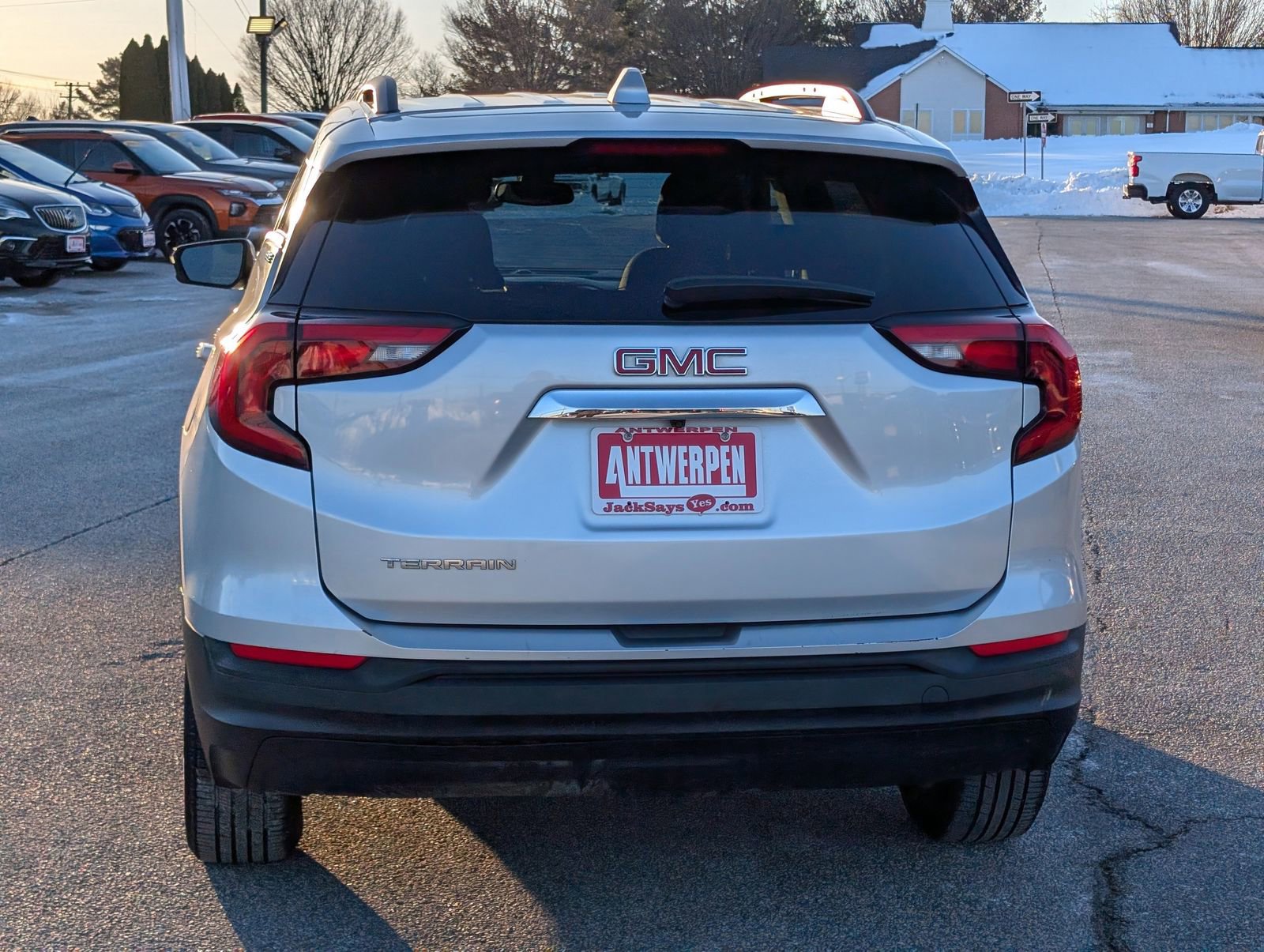 Used 2020 GMC Terrain SLE w/ Driver Convenience Package image 4