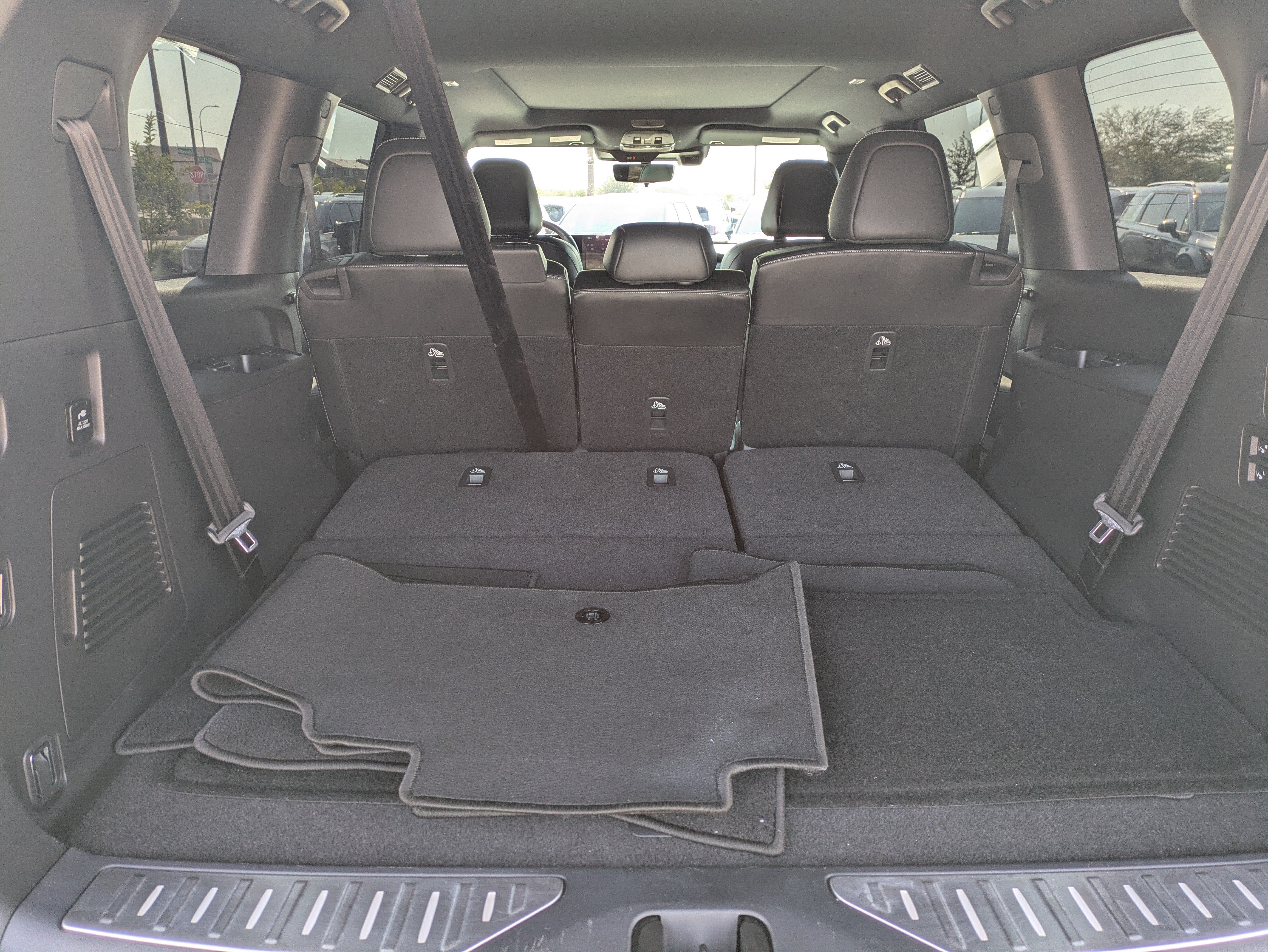 Used 2025 Nissan Armada PRO-4X w/ Pro-4X Premium Package AWD/4WD image 10