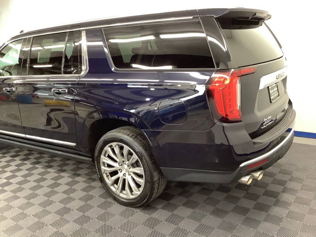 Used 2022 GMC Yukon XL Denali w/ Denali Premium Package AWD/4WD image 3