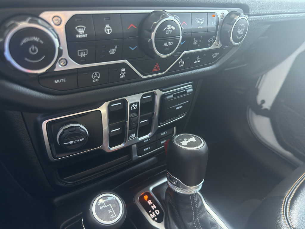 Used 2024 Jeep Wrangler Unlimited Sahara w/ Technology Group AWD/4WD image 19