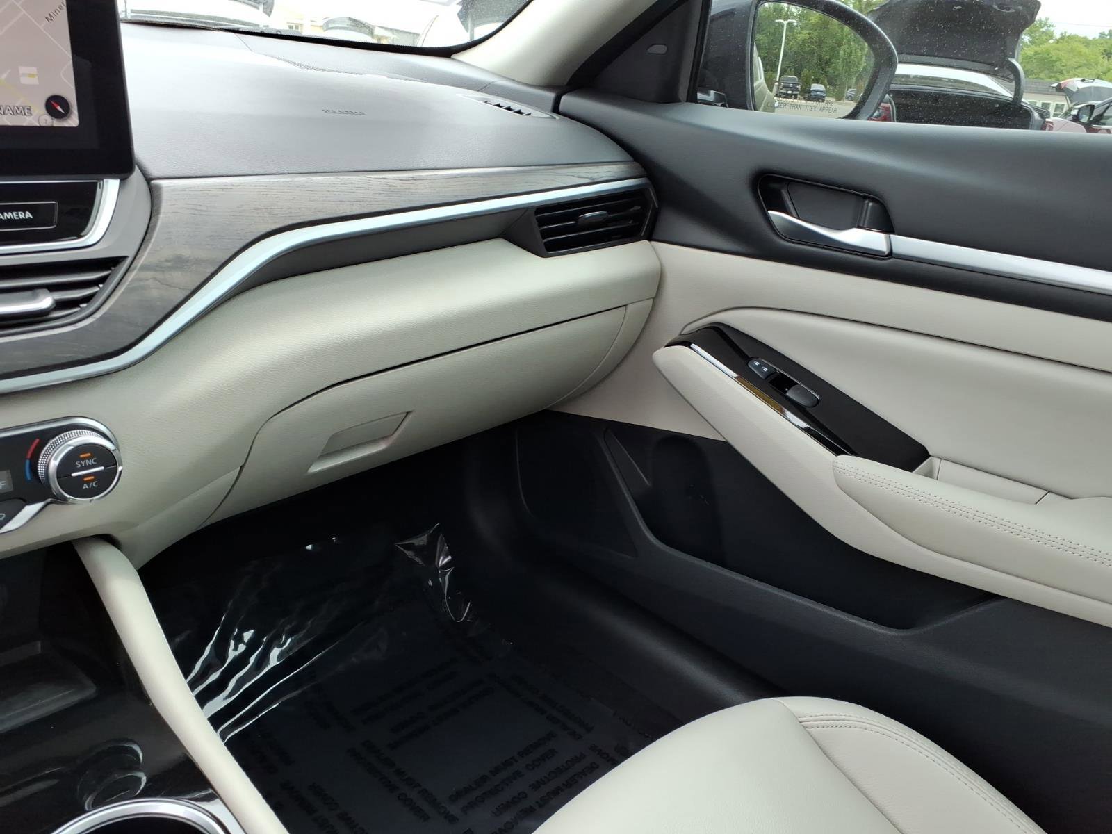 Used 2024 Nissan Altima 2.5 SL FWD image 24