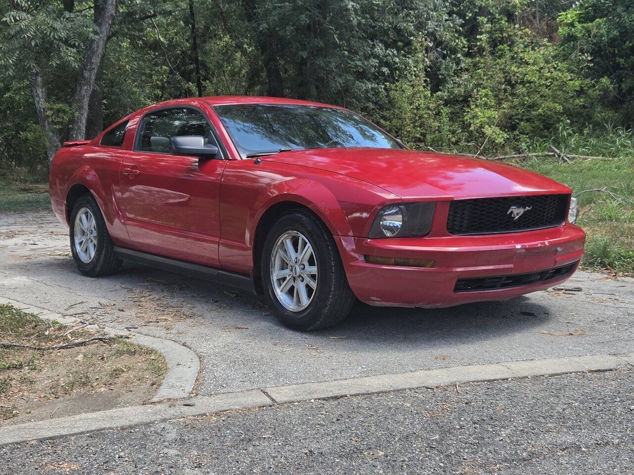 Used 2006 Ford Mustang Coupe RWD image 2
