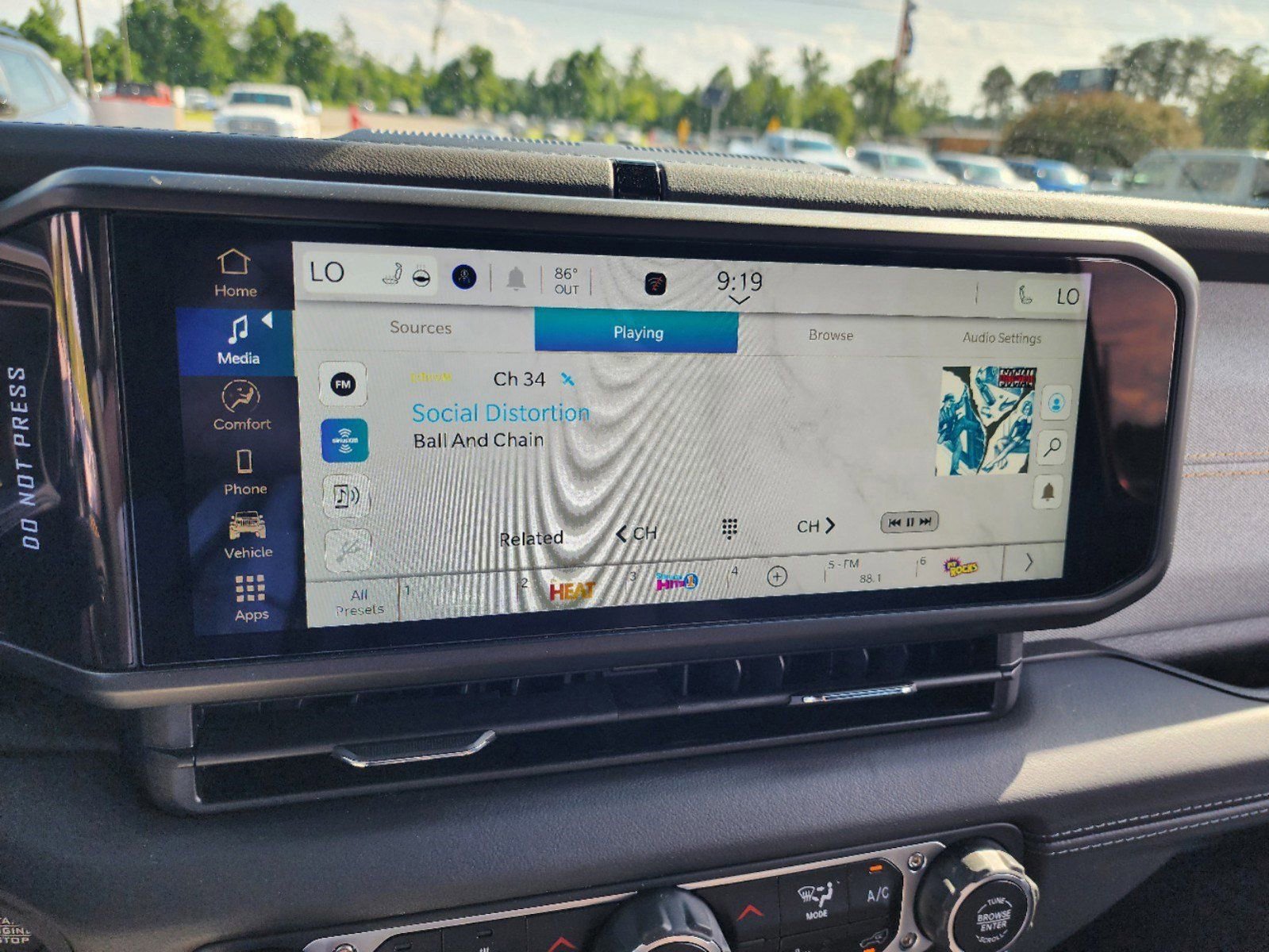 Used 2024 Jeep Wrangler Sahara w/ Safety Group image 17