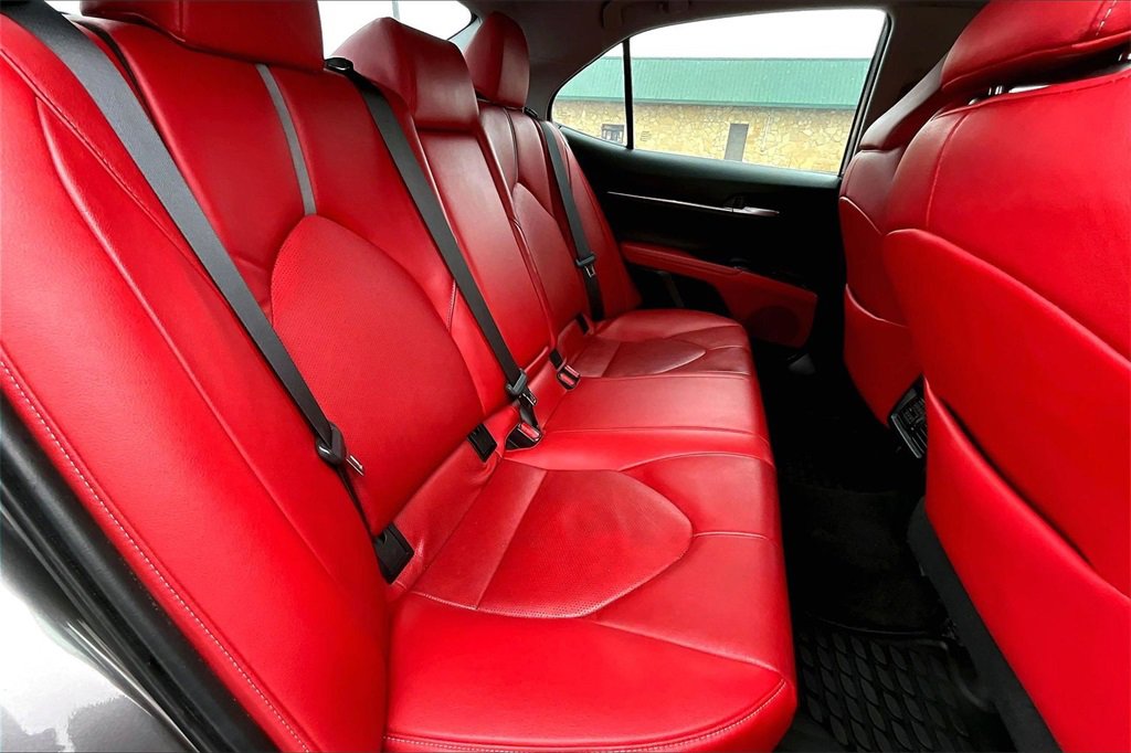 Used 2019 Toyota Camry XSE image 21