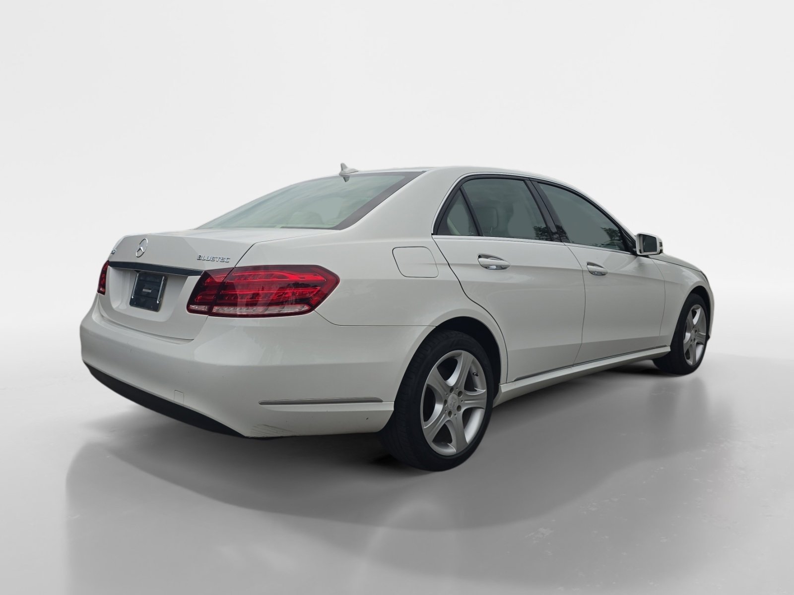 Used 2014 Mercedes-Benz E 250 BlueTEC 4MATIC Sedan image 4