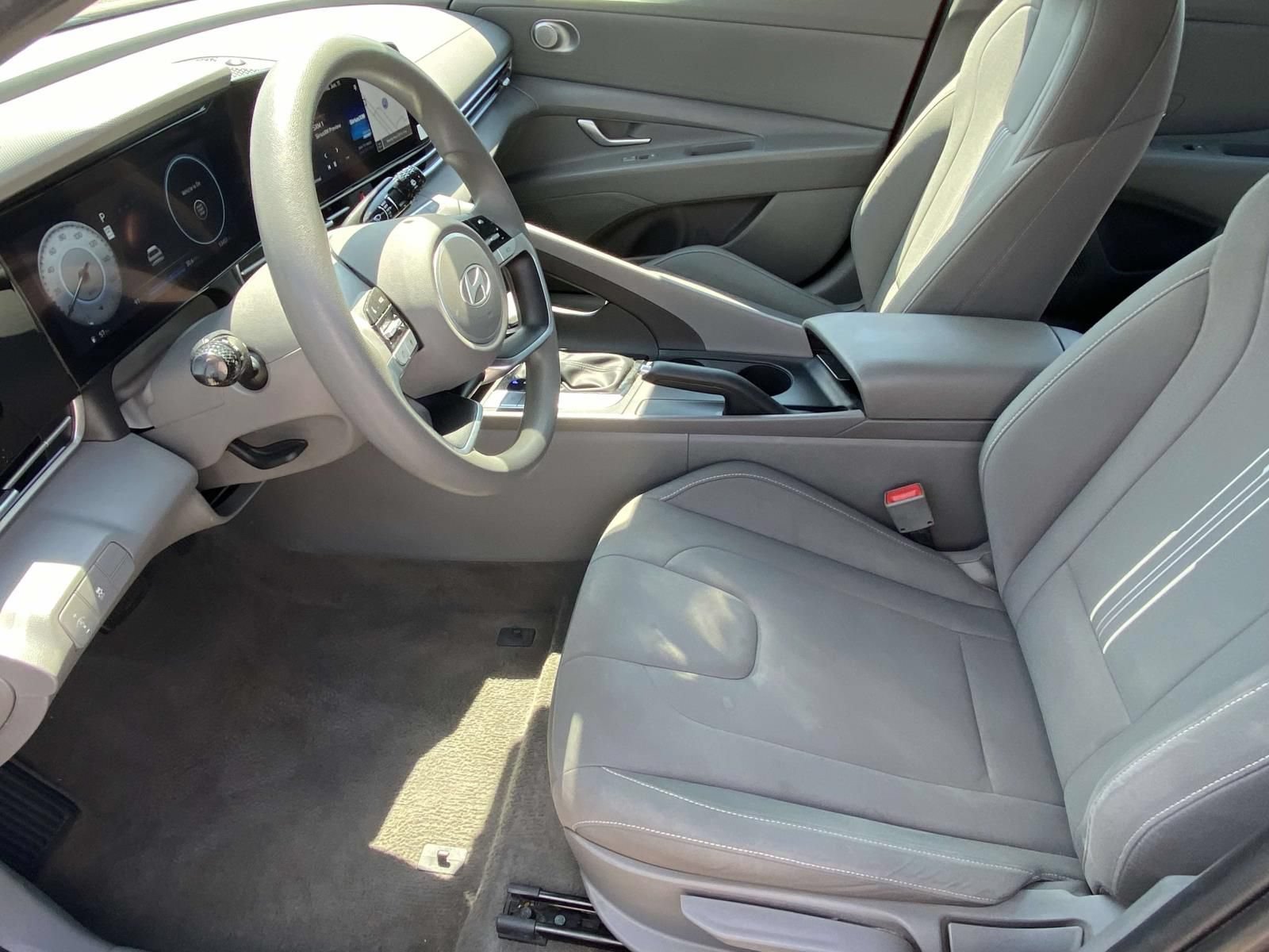 Used 2024 Hyundai Elantra SEL FWD image 13