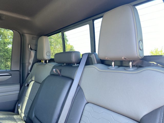 Used 2026 Chevrolet Silverado 2500 ZR2 AWD/4WD image 15