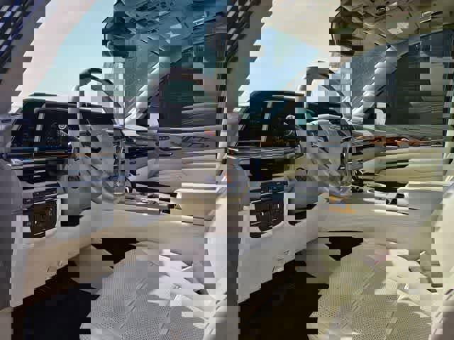 Used 2021 Cadillac Escalade ESV Premium Luxury Platinum AWD/4WD image 2