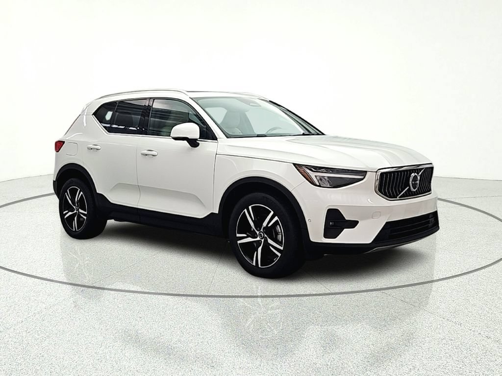 Used 2023 Volvo XC40 B5 Plus AWD/4WD image 9