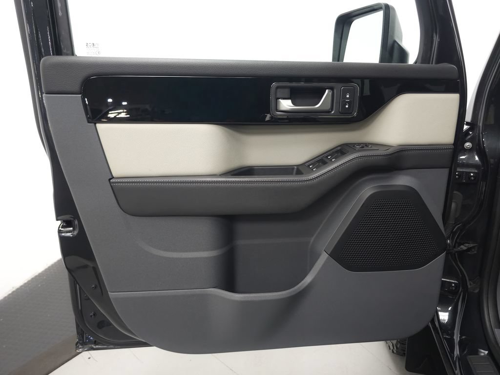 Used 2025 INEOS Grenadier Station Wagon AWD/4WD image 5