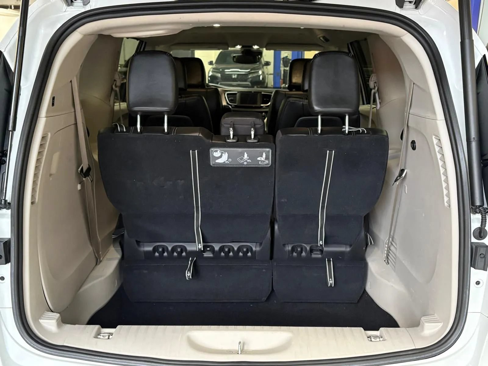 Used 2021 Chrysler Voyager Lxi FWD image 9