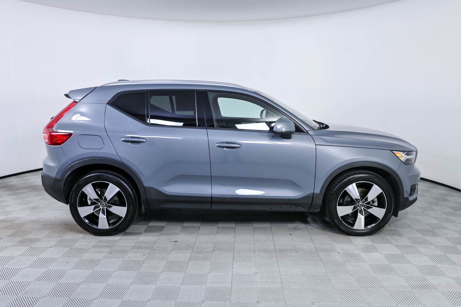 Used 2022 Volvo XC40 T5 Momentum w/ Premium Package AWD/4WD image 25