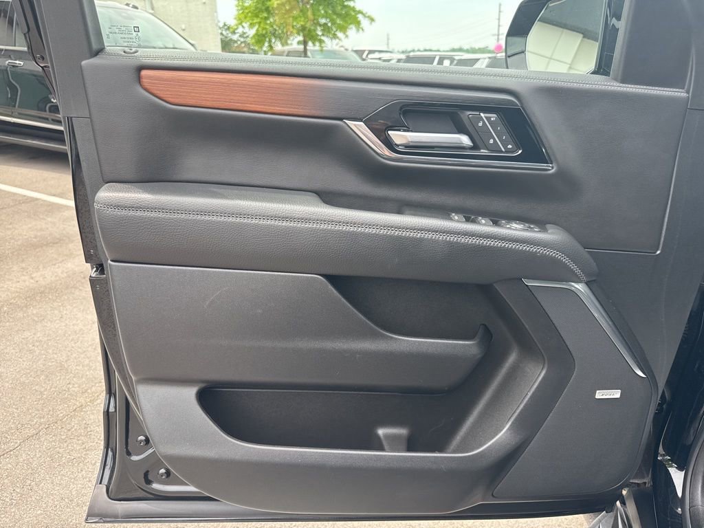 Used 2025 GMC Yukon Denali AWD/4WD image 10