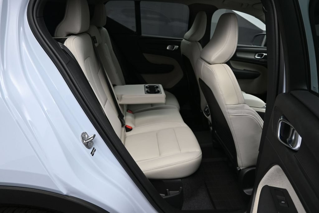 New 2026 Volvo XC40 B5 Plus w/ Protection Package Premier AWD/4WD image 18
