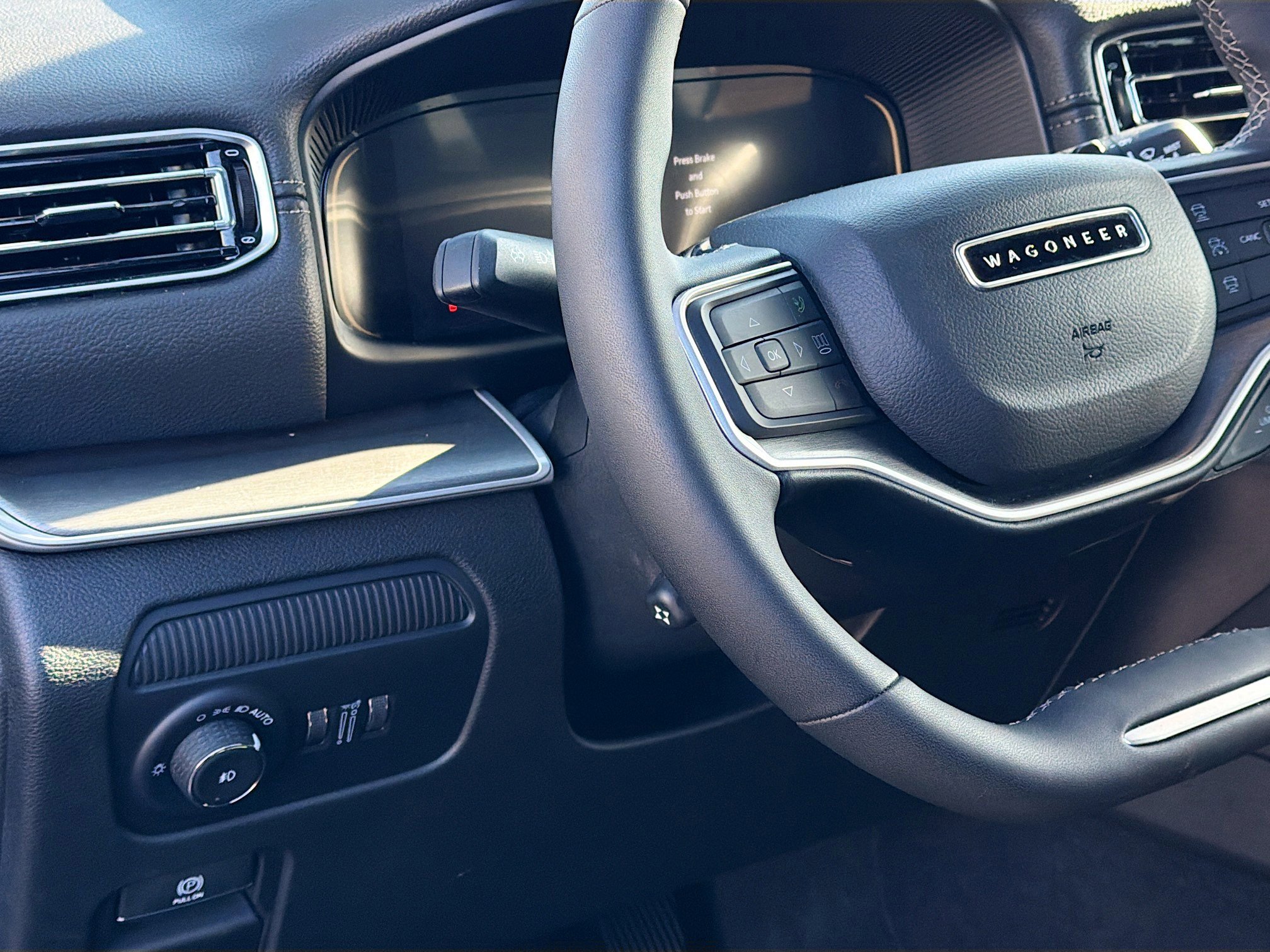 Used 2025 Jeep Wagoneer Series II image 11