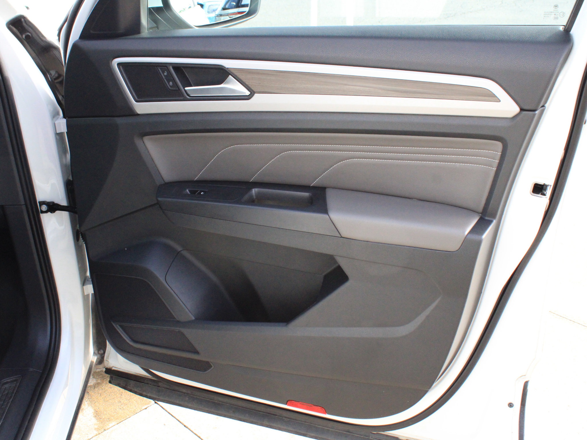 Used 2023 Volkswagen Atlas SEL AWD/4WD image 24