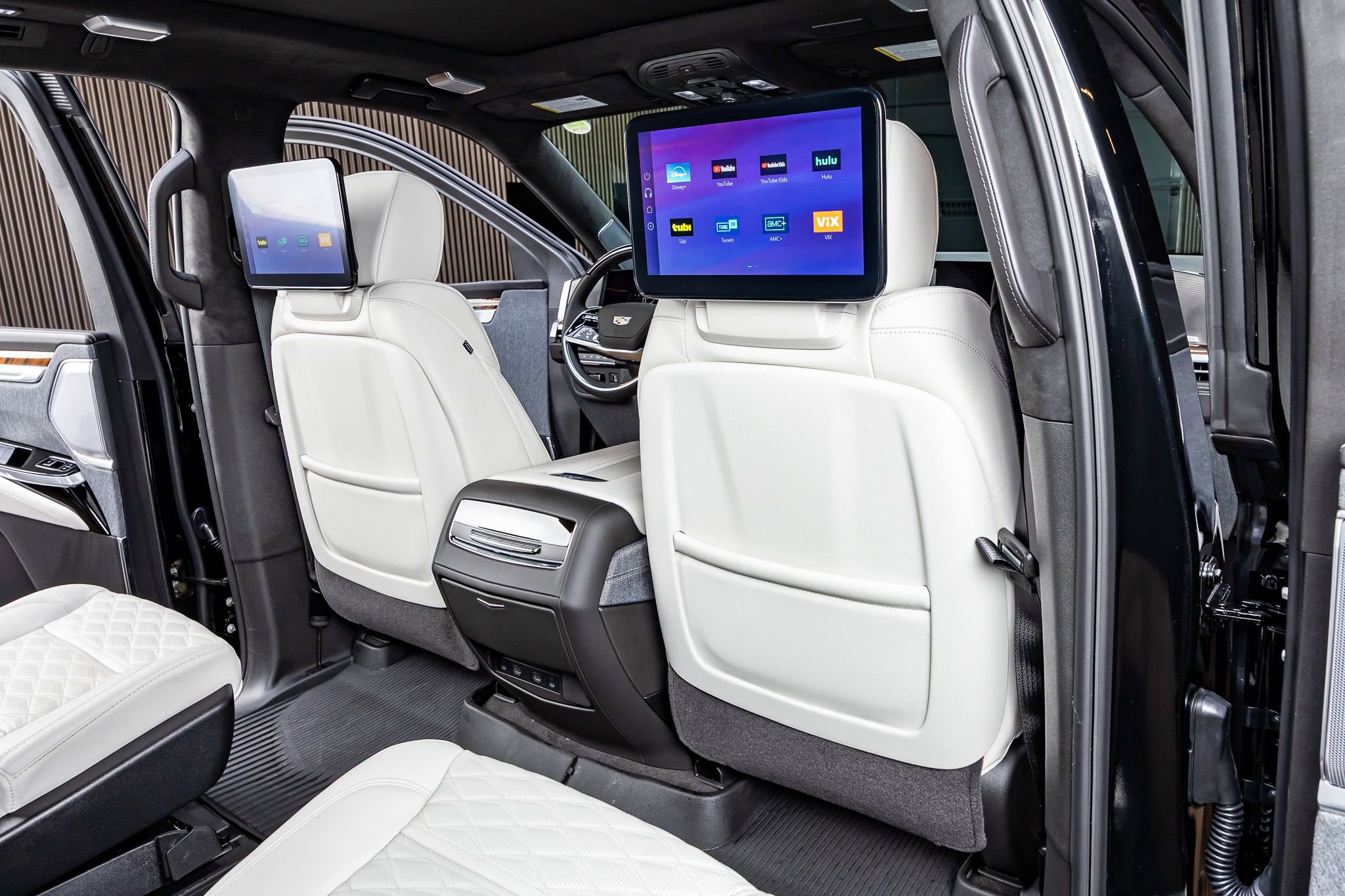 Used 2026 Cadillac Escalade Platinum Sport w/ LPO, ONYX Package image 32