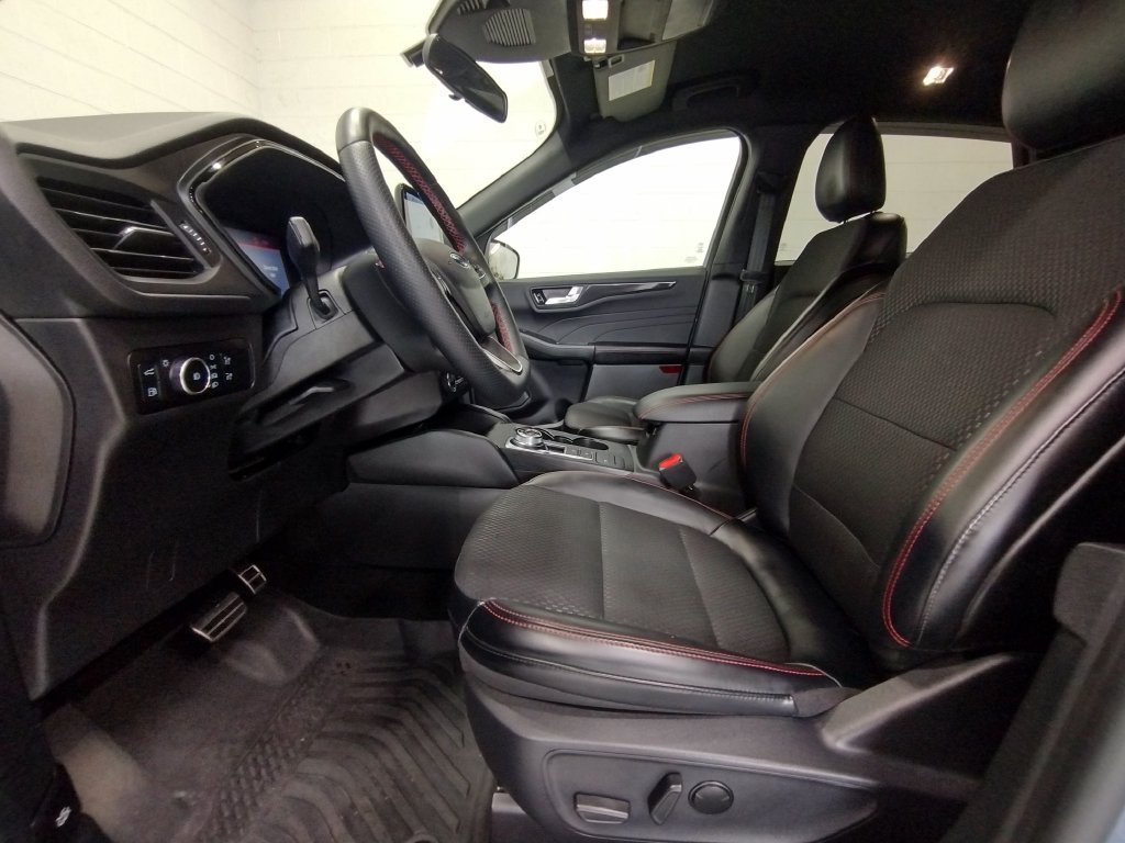 Used 2024 Ford Escape ST-Line Select AWD/4WD image 33