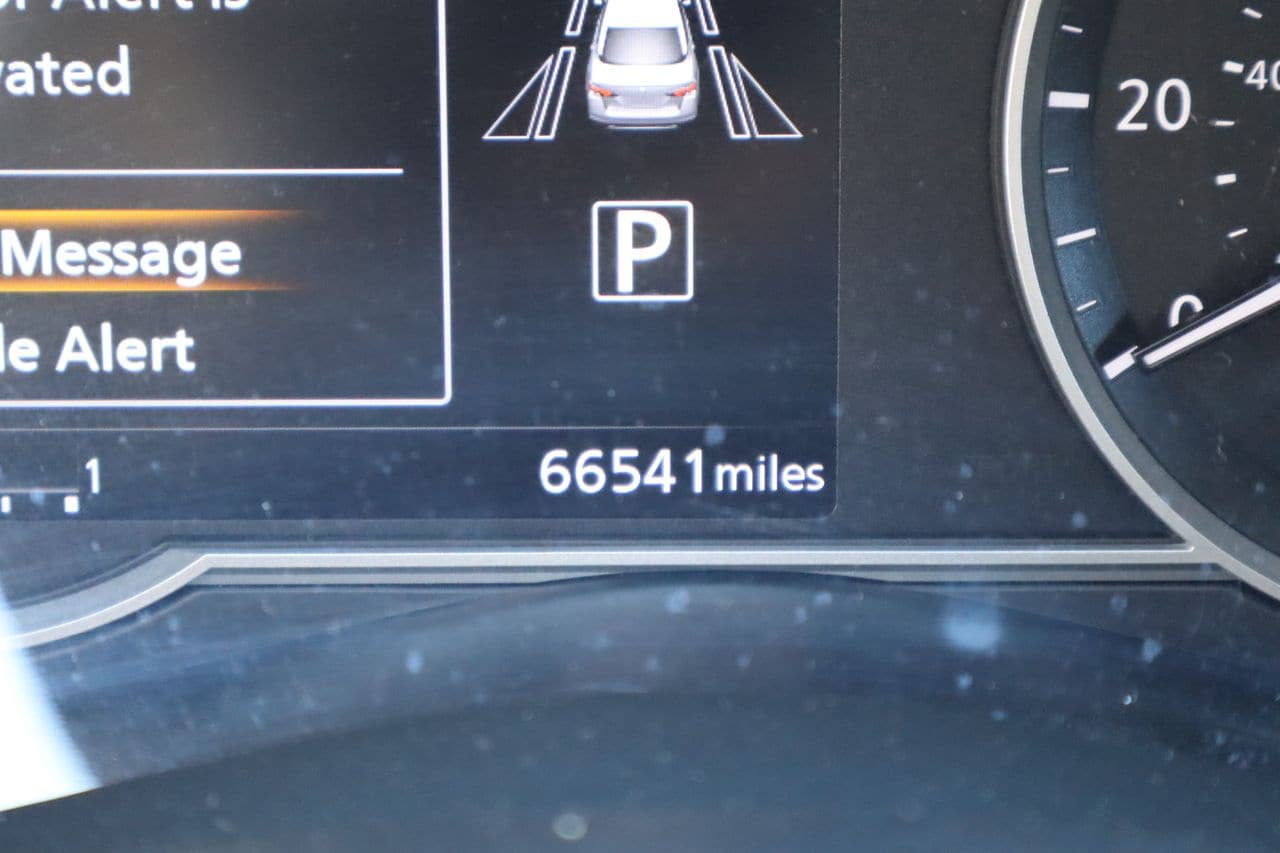 Used 2024 Nissan Versa SV FWD image 9
