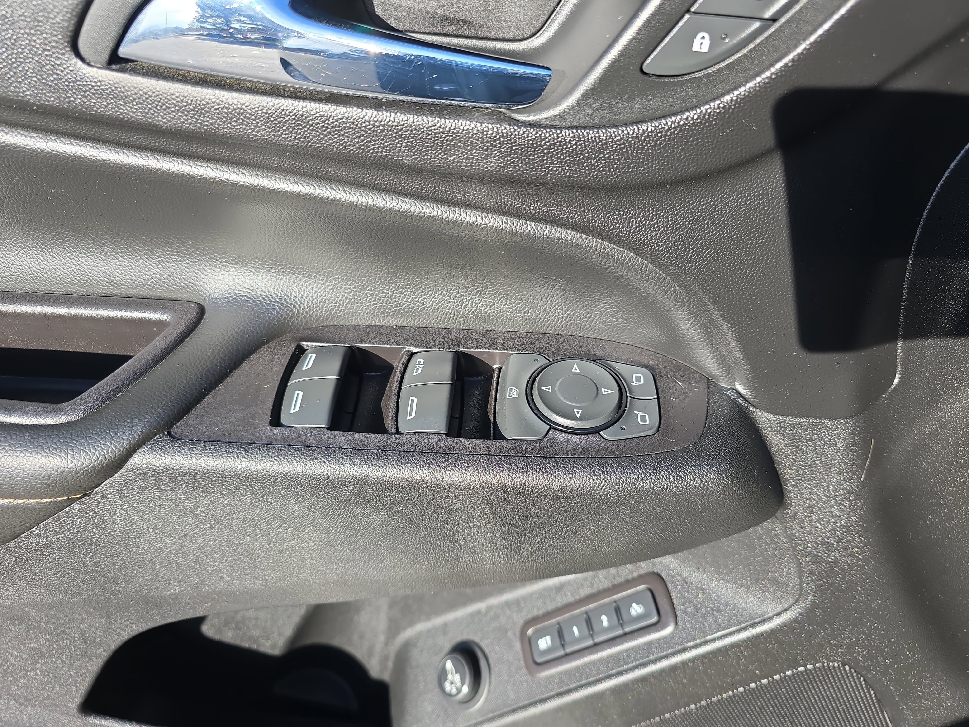 Used 2020 Chevrolet Equinox Premier image 26