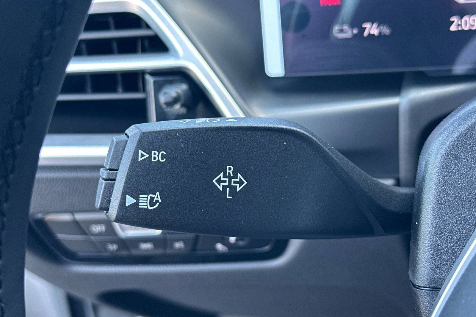 Used 2025 BMW i4 eDrive40 w/ Driving Assistance Package image 32