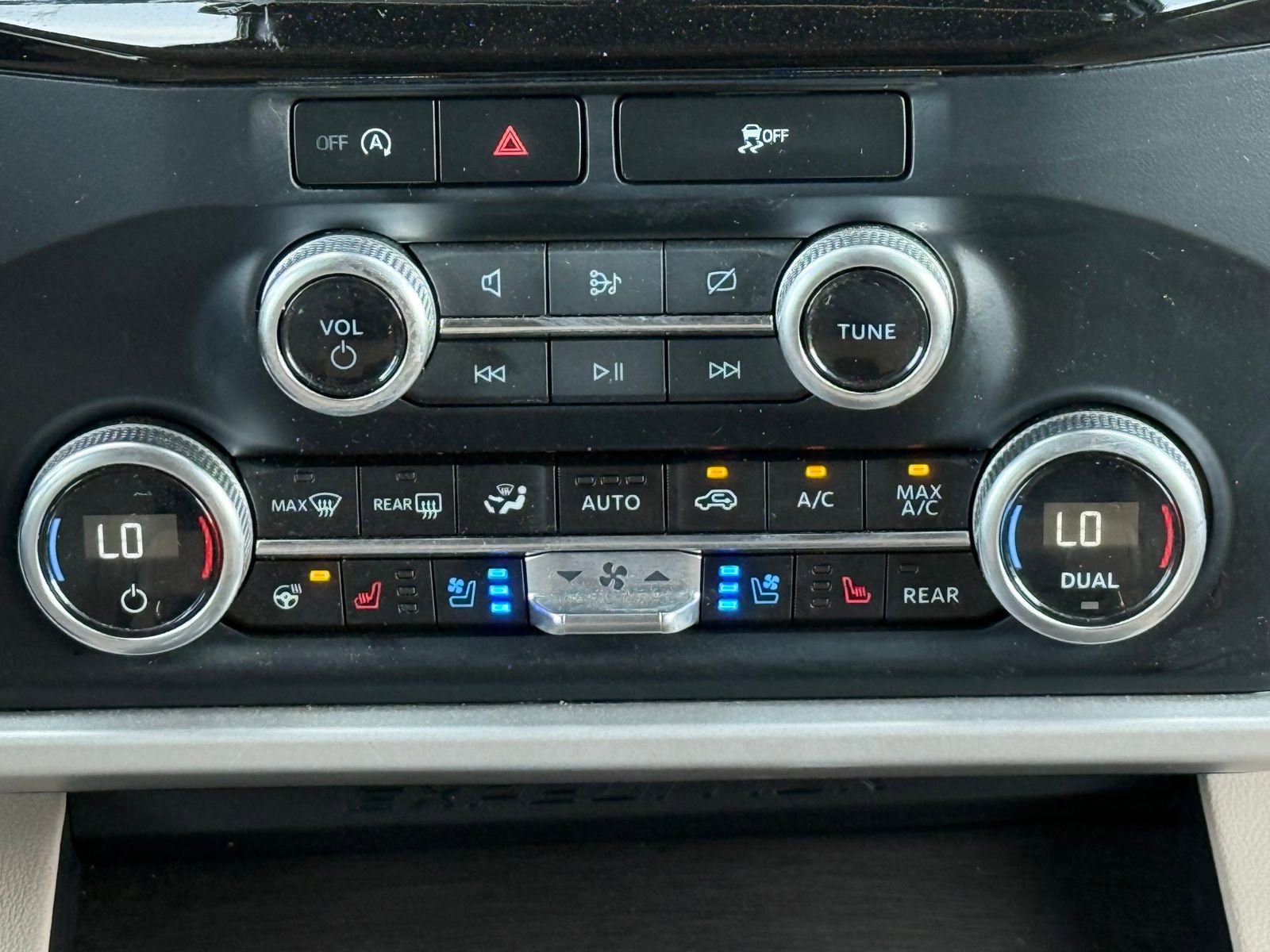 Certified 2024 Ford Expedition Limited image 22