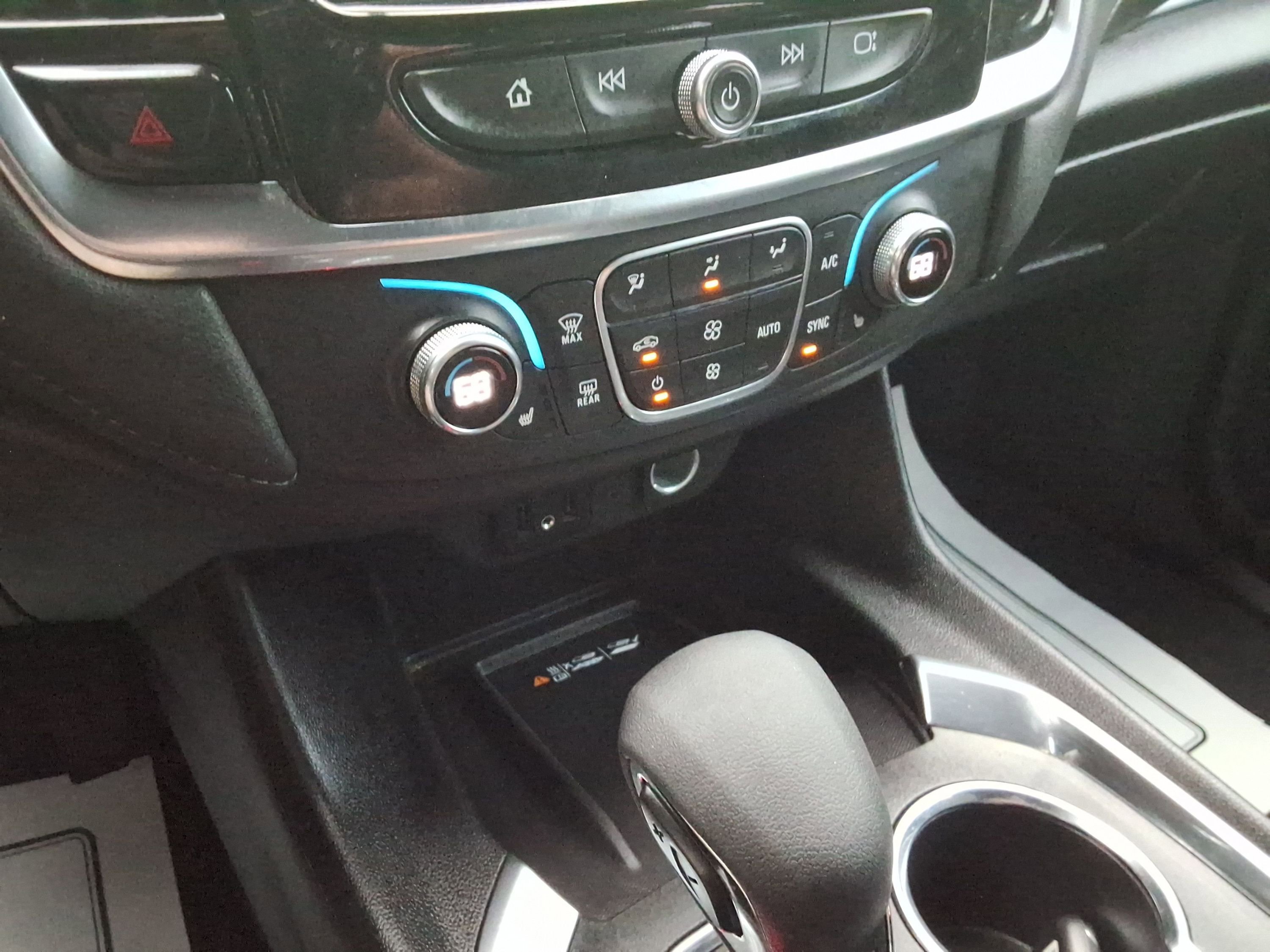 Used 2023 Chevrolet Traverse LT image 17