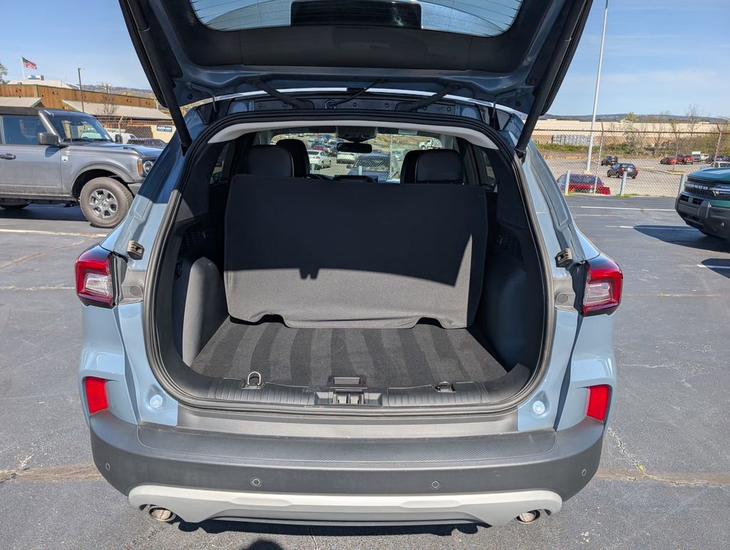 Used 2023 Ford Escape Platinum w/ Premium Technology Package image 8