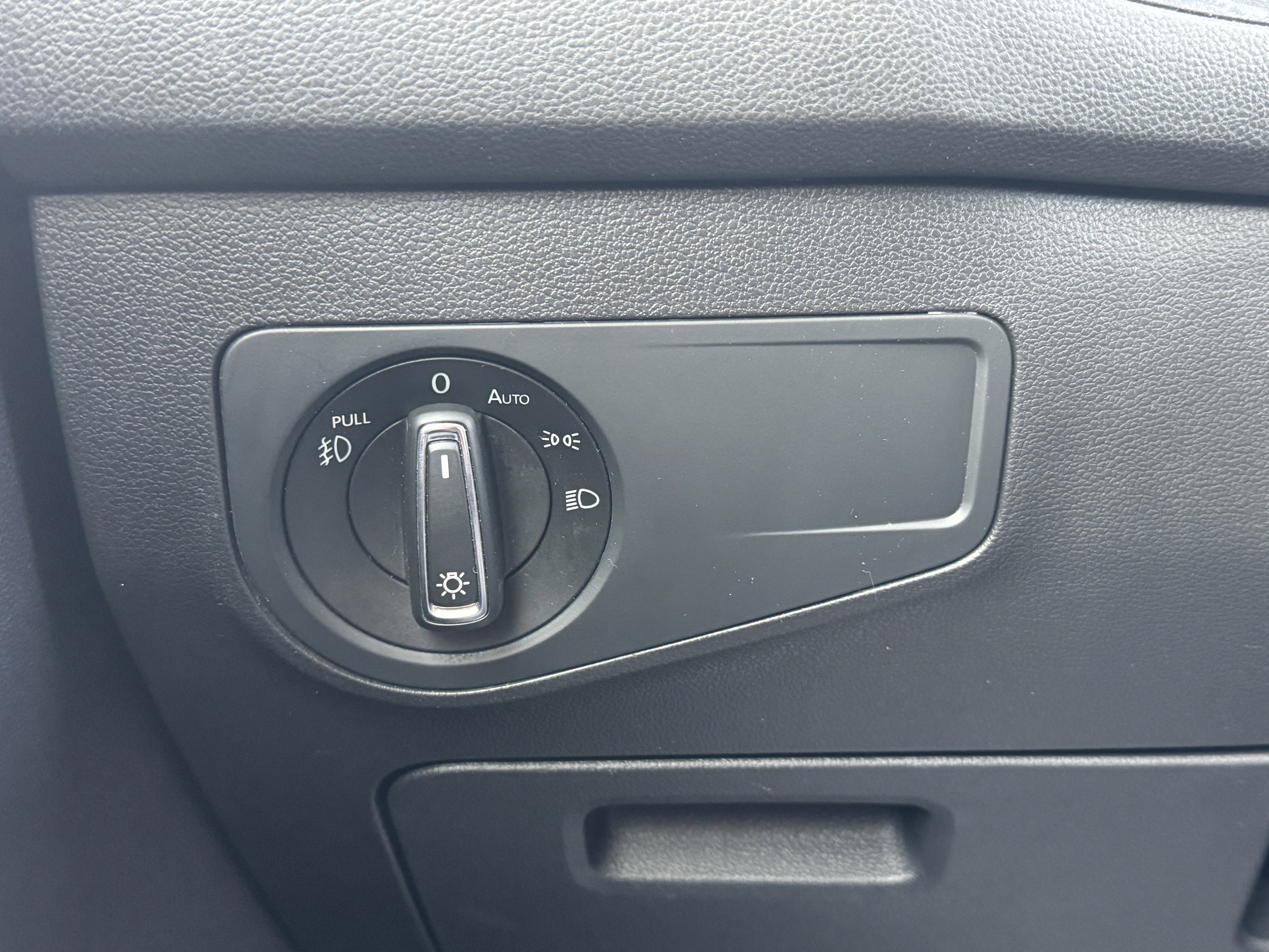 Used 2019 Volkswagen Tiguan SEL image 35