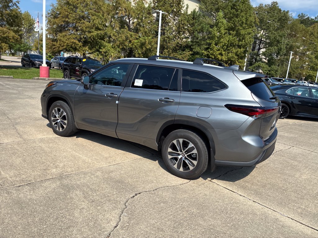 New 2026 Toyota Highlander XLE AWD/4WD image 3