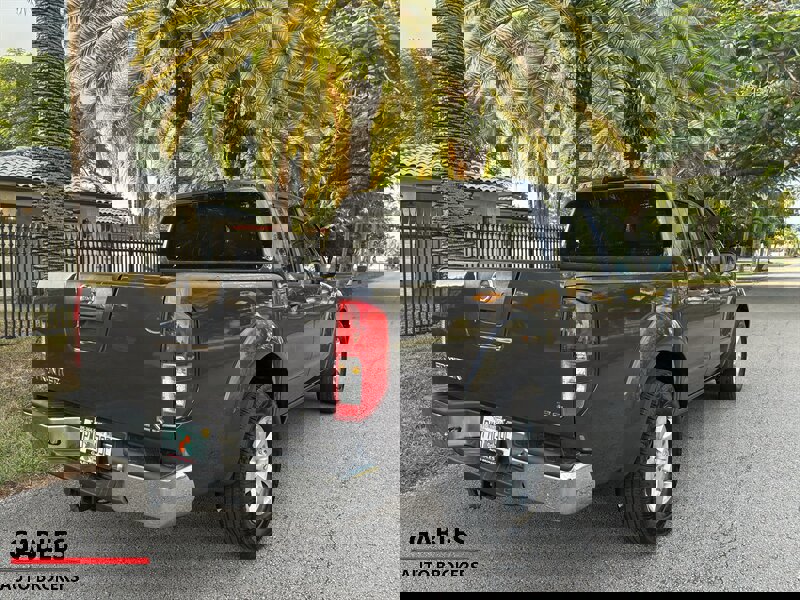 Used 2010 Nissan Frontier SE image 4