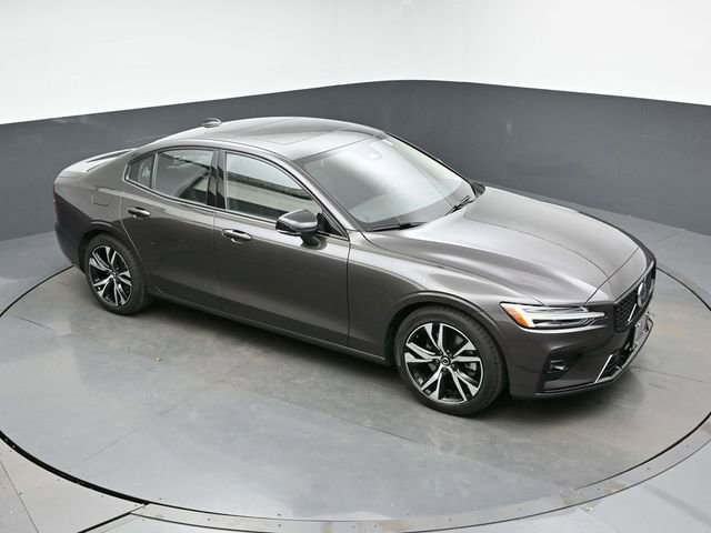 Used 2025 Volvo S60 B5 Plus AWD/4WD image 41