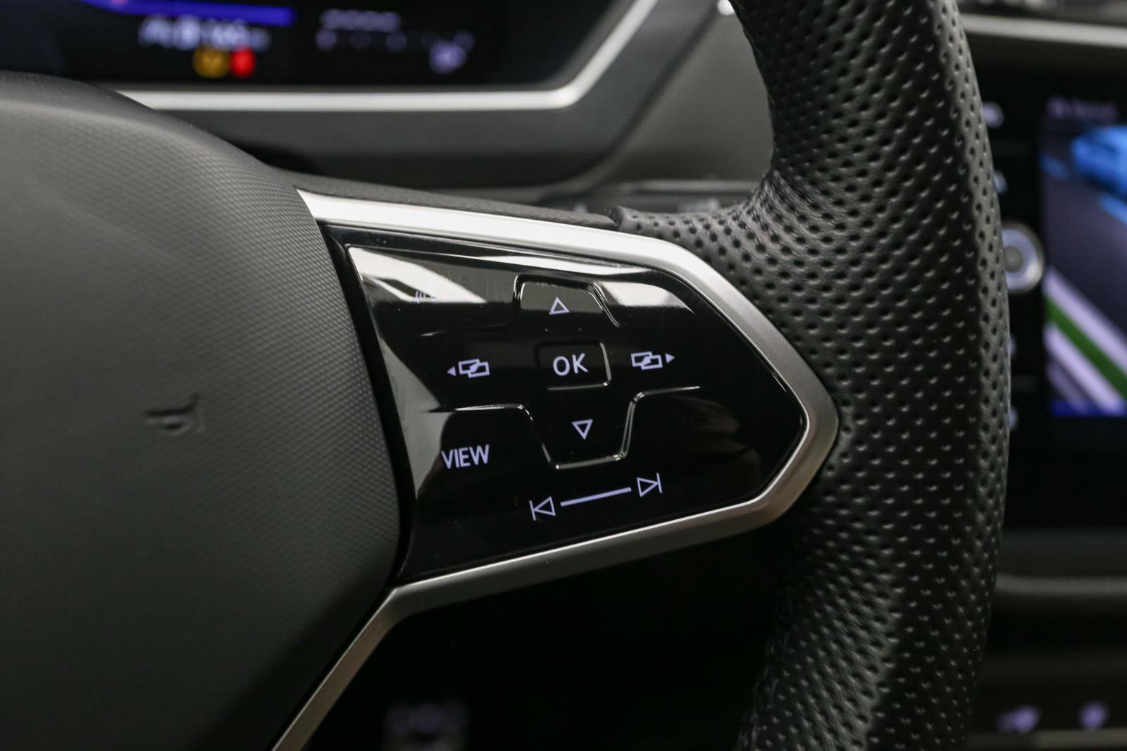 Certified 2023 Volkswagen Tiguan SE R-Line image 41