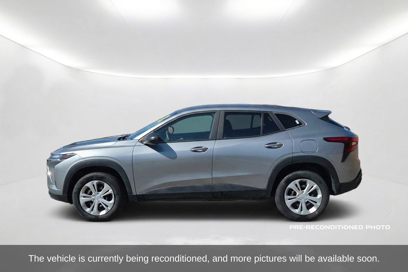 Used 2024 Chevrolet Trax LS FWD image 9