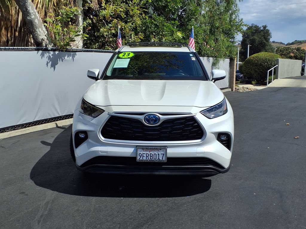 Used 2023 Toyota Highlander XLE w/ Protection Package #3 (TMS) AWD/4WD image 2