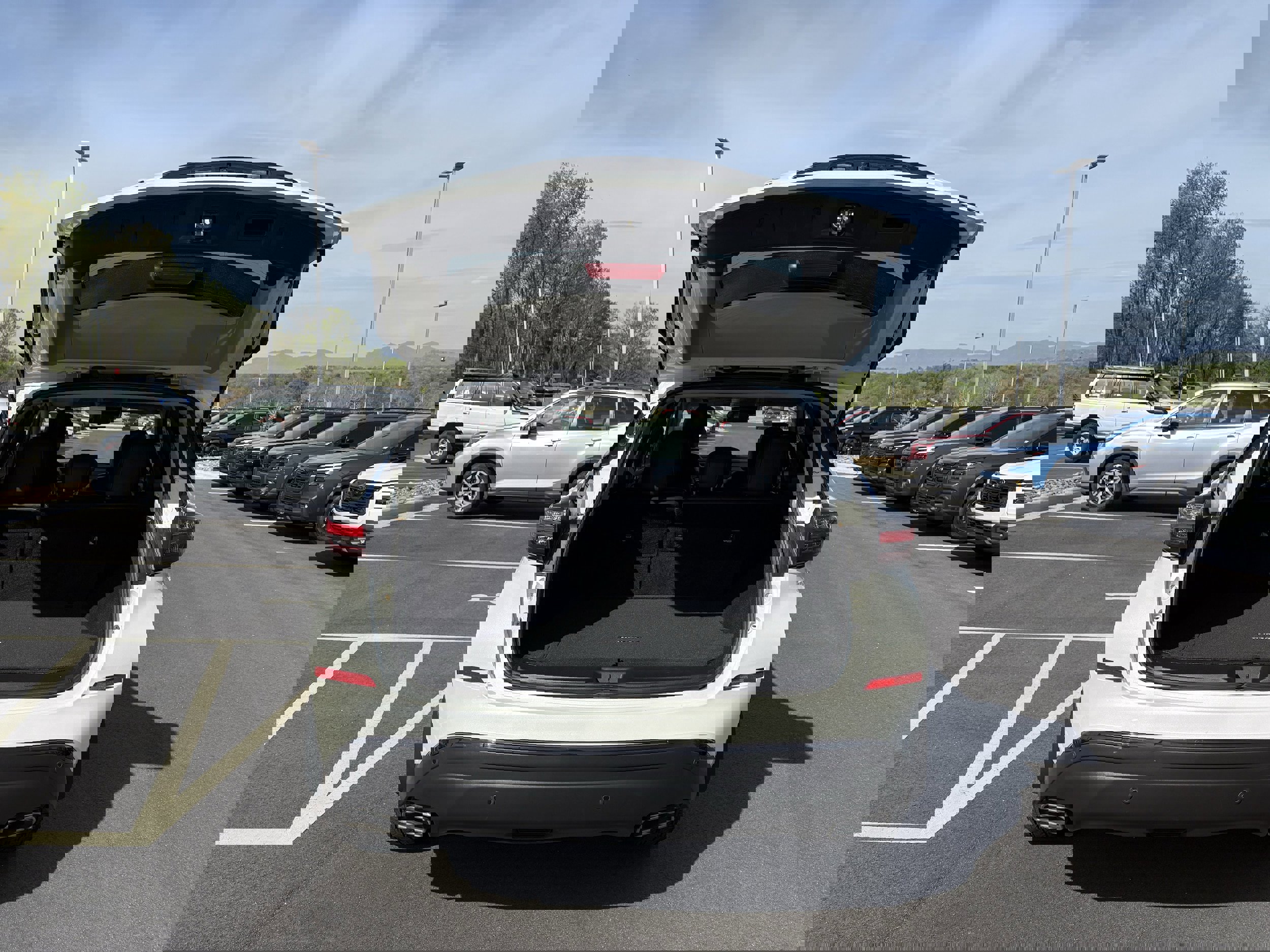 Used 2024 Nissan Murano SV w/ SV Midnight Edition Package FWD image 11