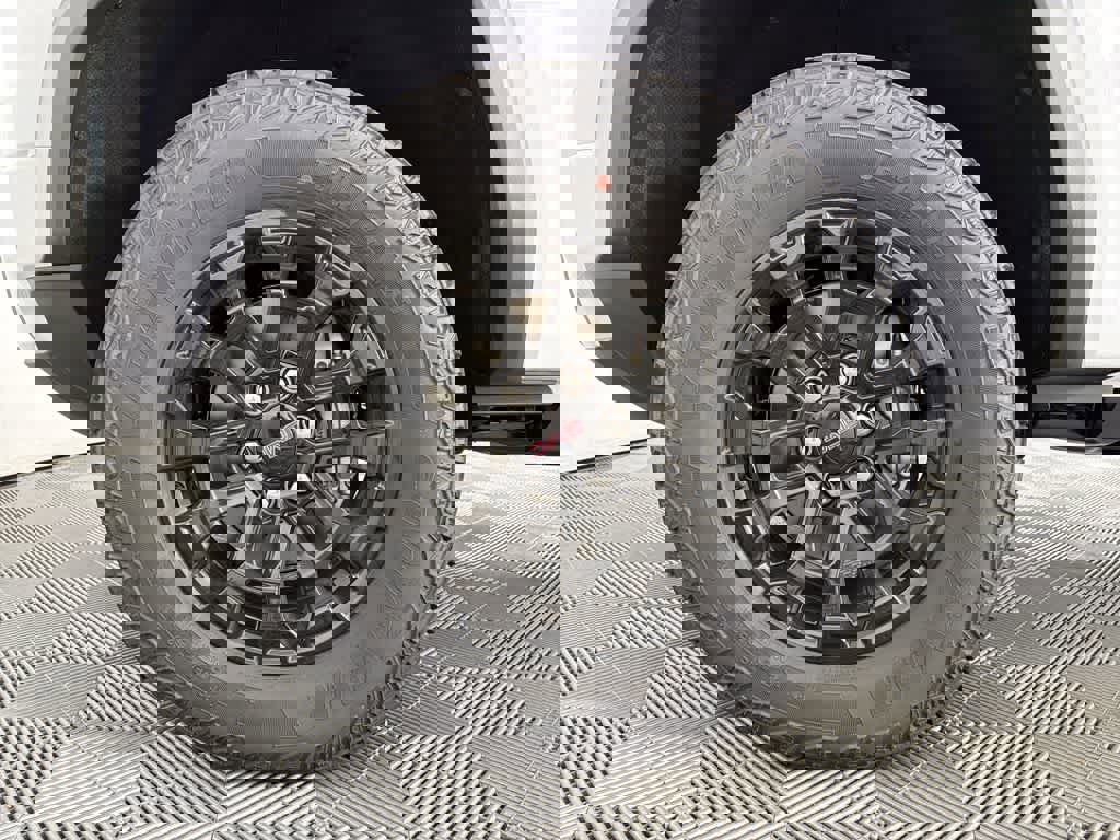 New 2026 GMC Canyon Elevation w/ Convenience Package image 17