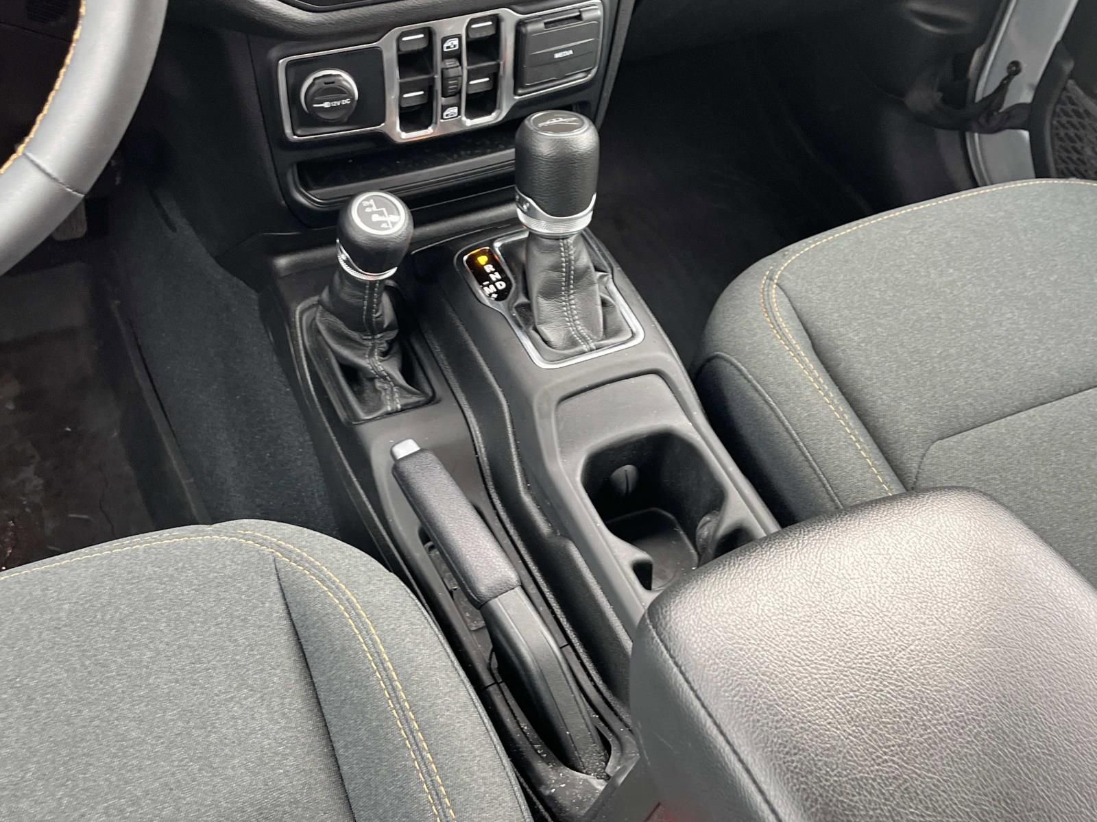 Used 2024 Jeep Gladiator Sport AWD/4WD image 15