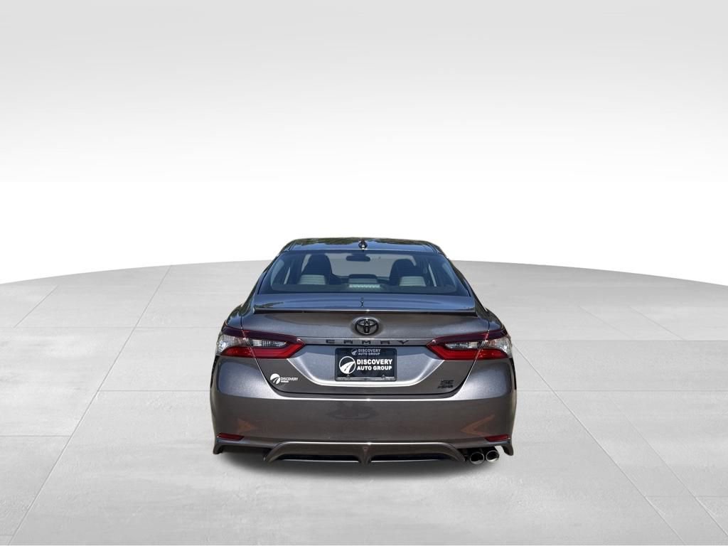 Used 2022 Toyota Camry SE image 4