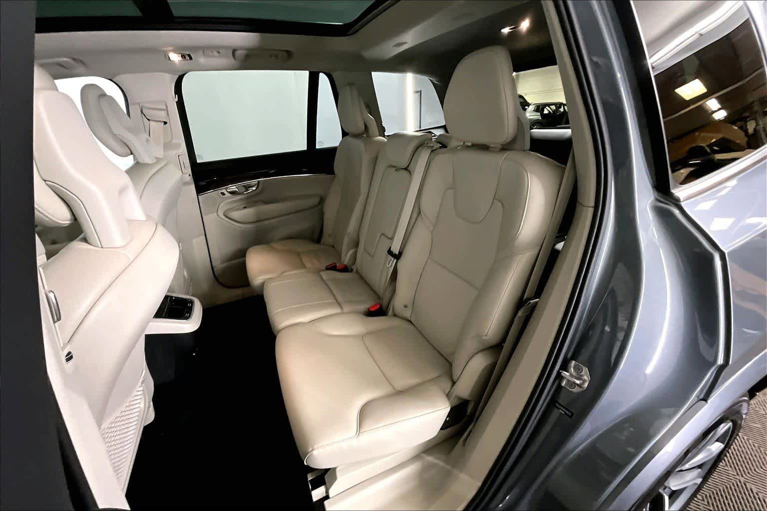 Used 2017 Volvo XC90 T6 Momentum w/ Vision Package image 21