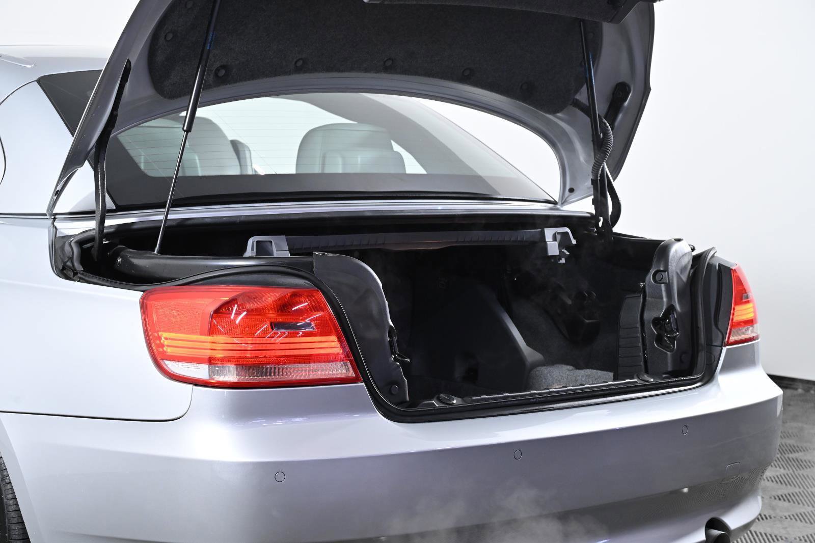 Used 2008 BMW 335i Convertible image 29