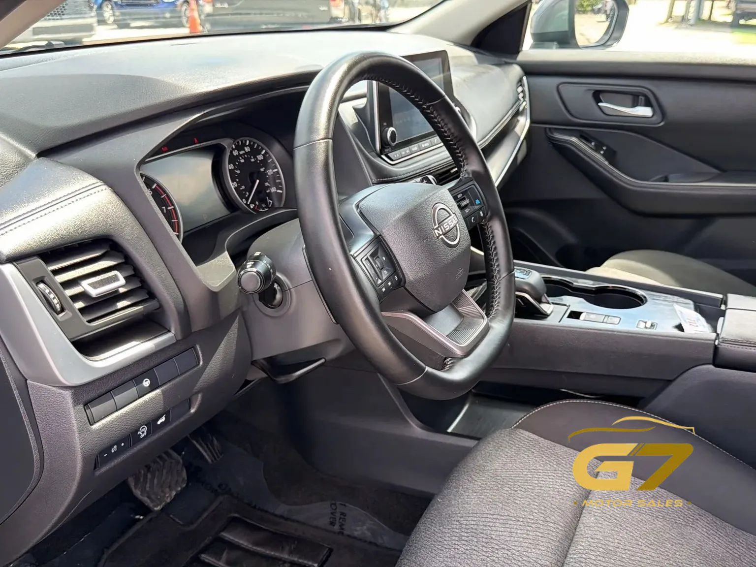 Used 2025 Nissan Rogue SV FWD image 16