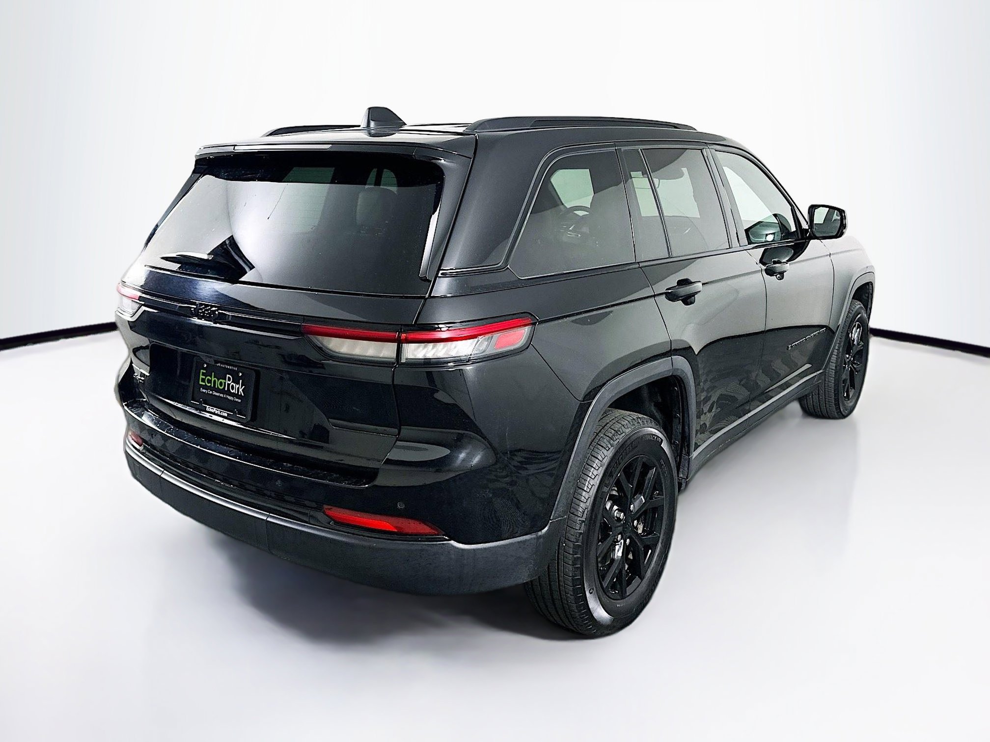 Used 2025 Jeep Grand Cherokee Altitude image 9