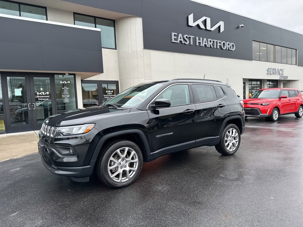 Used 2022 Jeep Compass Latitude image 1