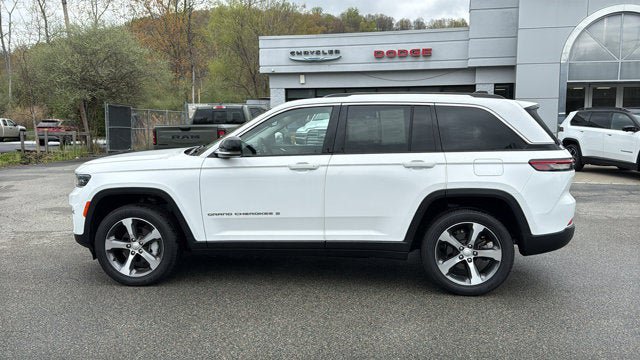 Certified 2023 Jeep Grand Cherokee Limited AWD/4WD image 3