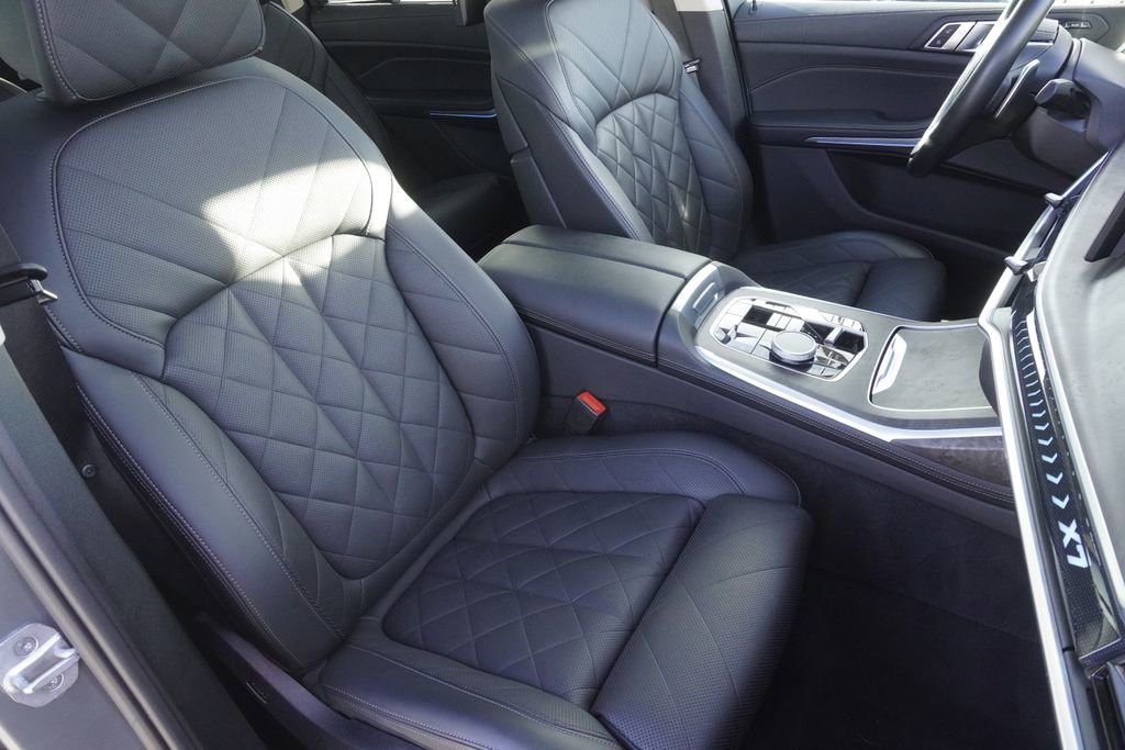 Used 2023 BMW X7 xDrive40i w/ Premium Package image 24